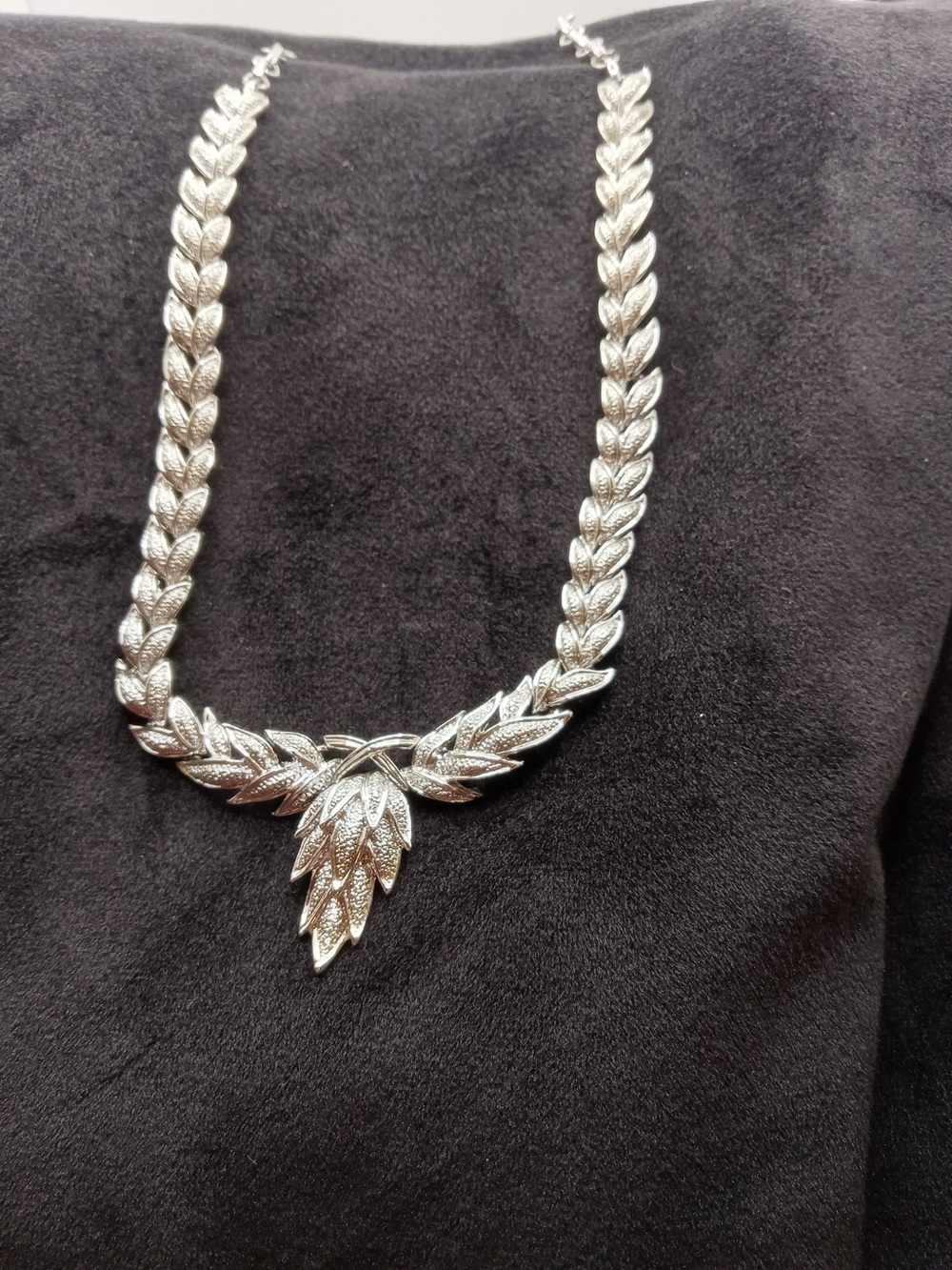 Vintage CORO Silver Tone Leaf Statement Necklace Textured Pendant Adjustable